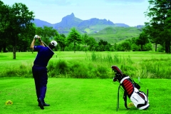 Drak-Rob-playing-golf